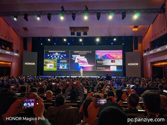 荣耀Magic Book Pro16亮相MWC展会 开启PC新时代！